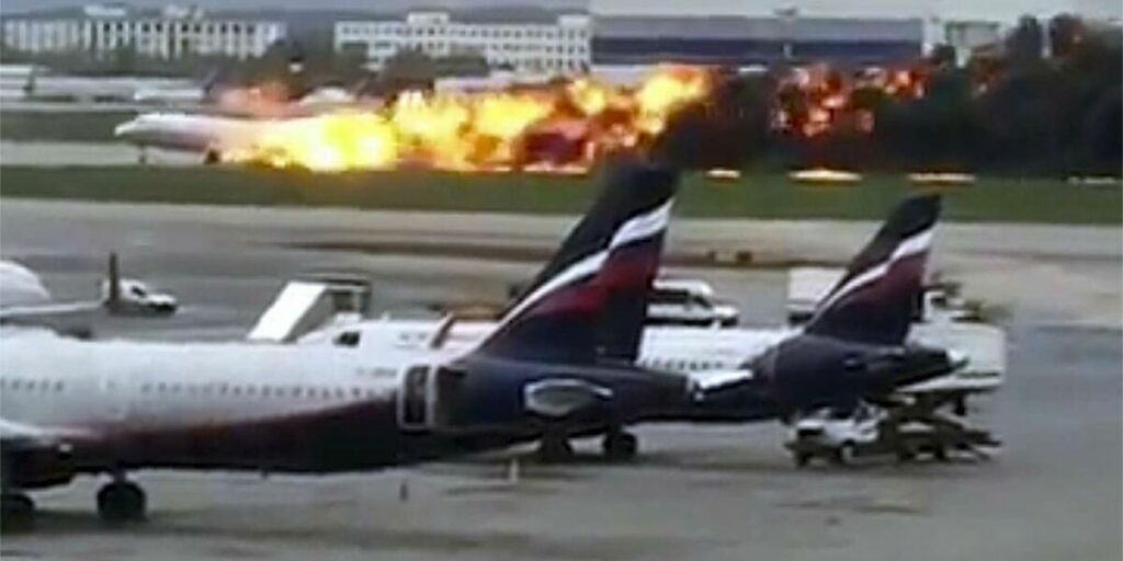 découvrez les détails choquants de l'incendie survenu à bord d'un avion russe, incluant les circonstances de l'accident, les réactions des autorités et les conséquences pour l'aviation. restez informés des dernières news et analyses sur cette tragédie.