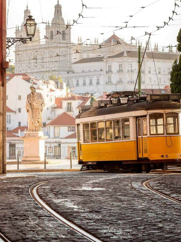 découvrez lisbonne, la capitale du portugal, et explorez ses destinations économiques qui allient charme, culture et accessibilité. profitez de conseils pratiques pour voyager sans vous ruiner tout en vivant une expérience inoubliable au cœur de cette ville historique.