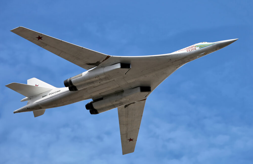 découvrez comment la poutine, un plat emblématique canadien, prend son envol à bord d'un tupolev, tout en symbolisant l'ère nucléaire. explorez cette fusion surprenante entre gastronomie et aviation dans un monde moderne où traditions et technologies se rencontrent.