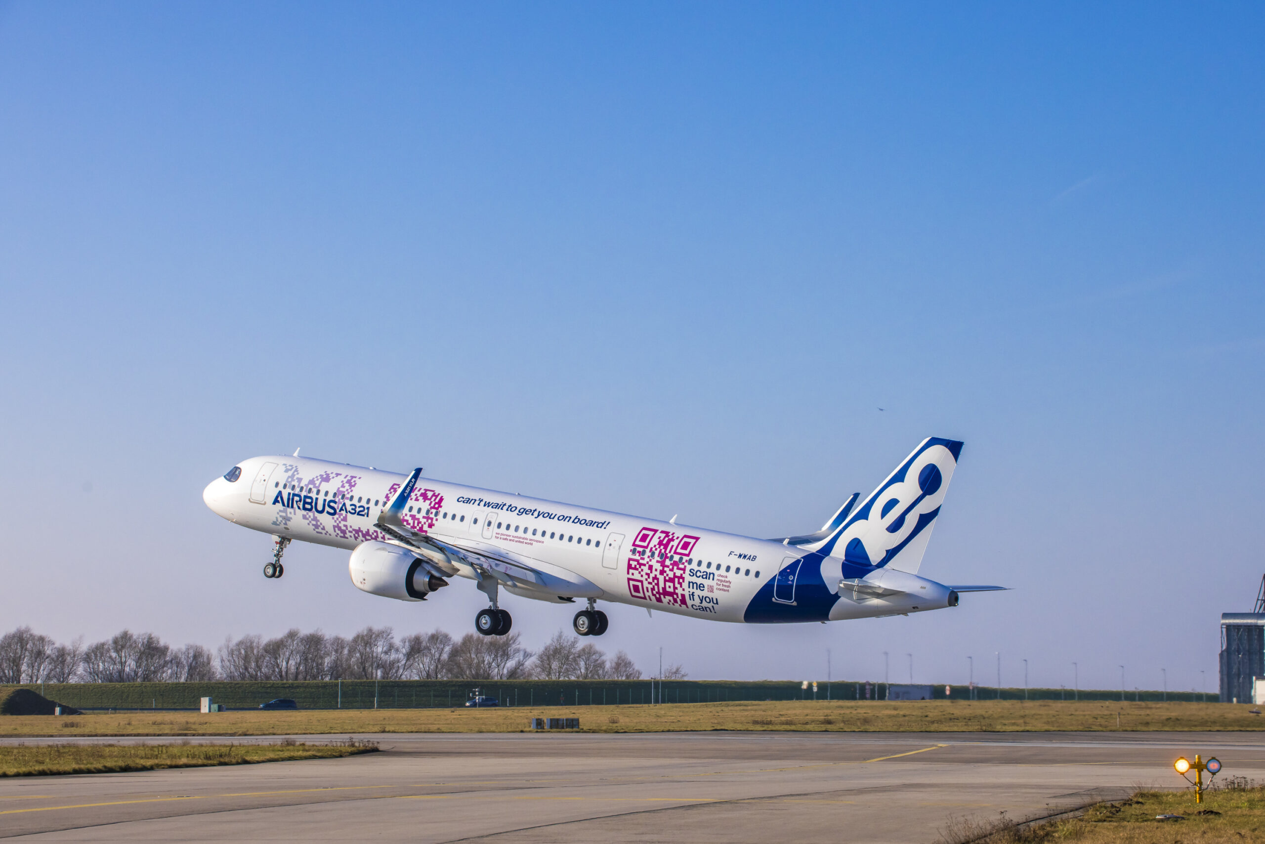 découvrez l'a321 militaire, une variante avancée de l'avion de ligne qui offre des capacités exceptionnelles pour les missions militaires. sa technologie de pointe et son confort en font un atout stratégique pour le transport de troupes et le soutien logistique.