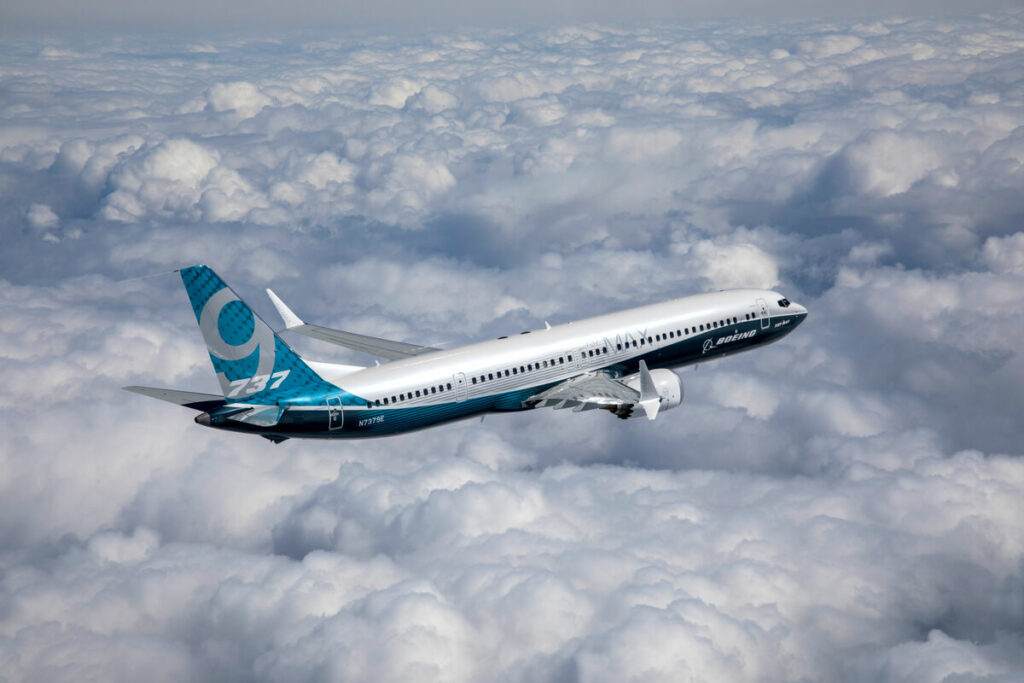 découvrez comment boeing relance le 737 max avec des améliorations significatives et des mesures de sécurité renforcées. explorez les dernières innovations et le retour tant attendu de cet avion emblématique dans l'industrie aéronautique.