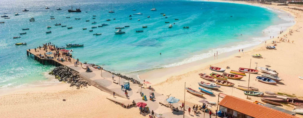 découvrez les sites incontournables du cap vert, une destination enchanteuse offrant des paysages à couper le souffle, des plages paradisiaques et une culture riche. explorez les joyaux de cet archipel et plongez dans une aventure inoubliable.