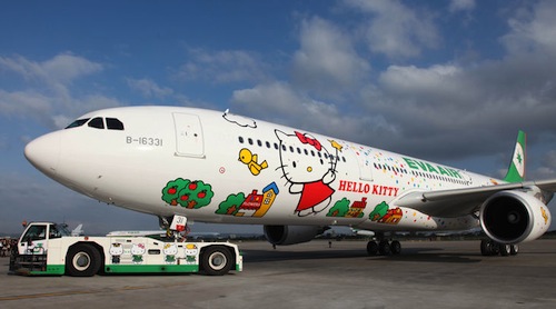 découvrez l'univers enchanteur de hello kitty à l'aéroport de paris-cdg. plongez dans un monde de douceur et d'adorables surprises, idéal pour les fans de tous âges. ne manquez pas l'occasion de rencontrer votre personnage préféré et de vivre une expérience inoubliable dans les boutiques thématiques !