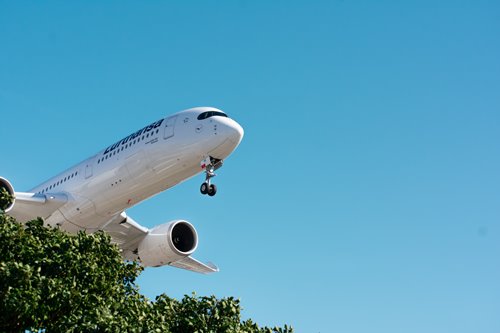 découvrez la nouvelle liaison directe de lufthansa vers são paulo à bord de l'a350, offrant un confort inégalé et une expérience de voyage exceptionnelle. réservez dès maintenant votre vol vers la vibrante métropole brésilienne !