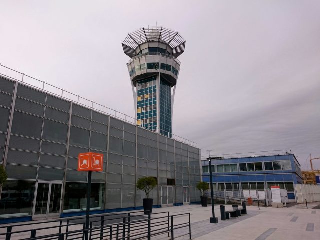 découvrez l'avenir de l'aéroport de méaulte sans contrôleurs, une vision innovante pour un espace aérien optimisé. explorez les enjeux et les bénéfices d'un système qui redéfinit la gestion du trafic aérien au service de la sécurité et de l'efficacité.