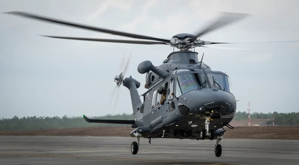 découvrez le boeing mh-139 grey wolf, un hélicoptère avancé conçu pour les missions de recherche et sauvetage, de transport et de sécurité. explorez ses caractéristiques techniques, ses performances remarquables et son rôle essentiel dans la modernisation de la flotte des forces armées.