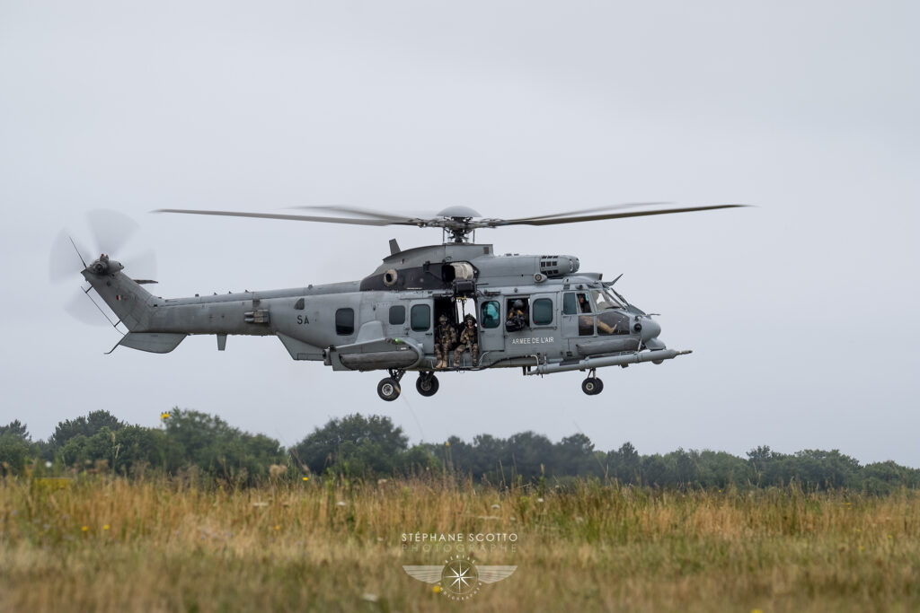 découvrez les hélicoptères caracal, l'élément clé des opérations de recherche et sauvetage. apprenez tout sur leur design avancé, leurs capacités impressionnantes et leur rôle essentiel dans les missions militaires et civiles.