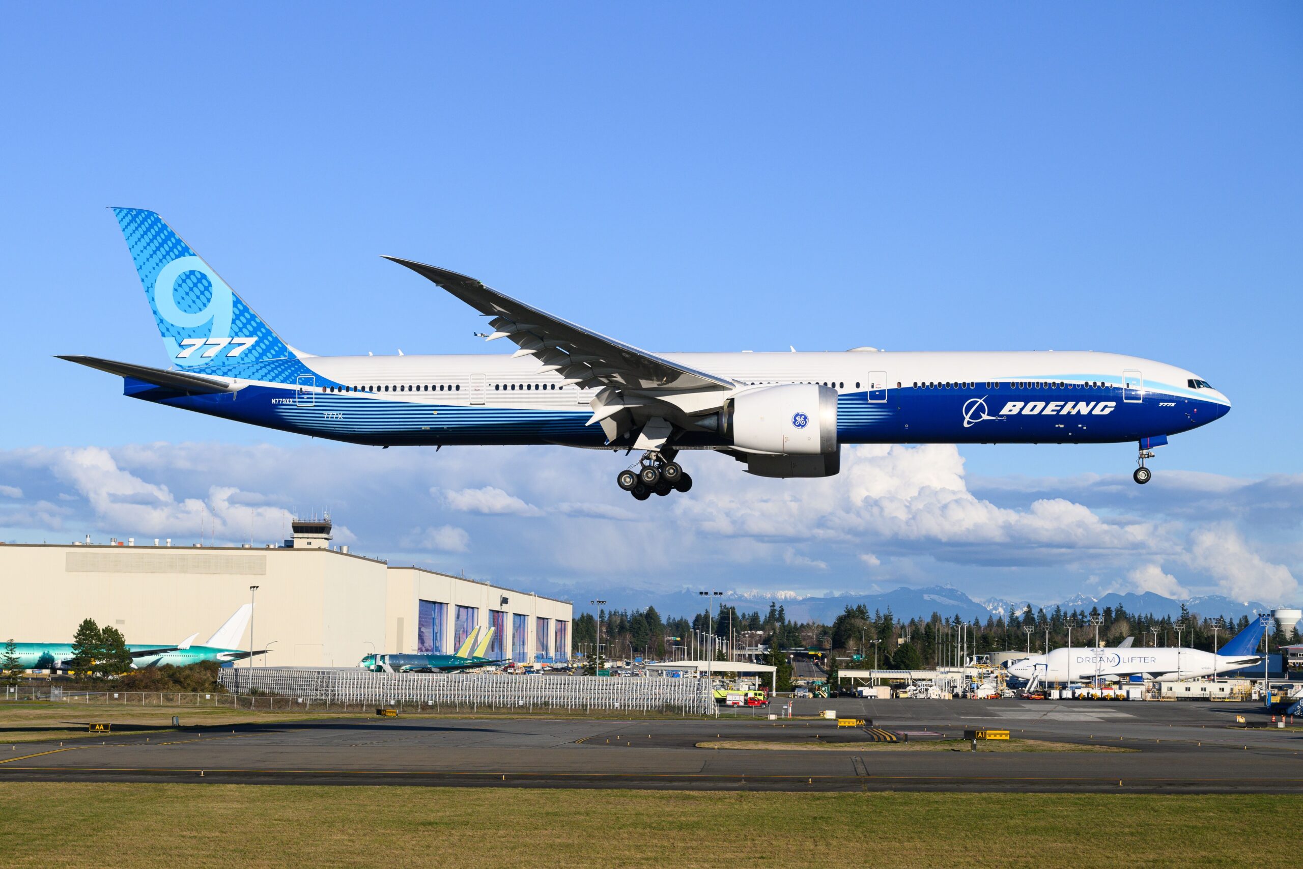 découvrez les essais du boeing 777x, le dernier-né de la famille des avions long-courriers de boeing. explorez ses caractéristiques innovantes, ses performances impressionnantes et l'impact qu'il a sur l'avenir de l'aviation.