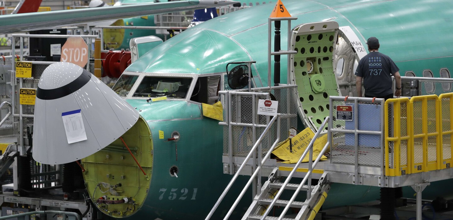 découvrez comment boeing a réussi à redresser la situation du 737 max après les défis majeurs auxquels l'avion a été confronté. analyse des mesures mises en place pour garantir la sécurité et restaurer la confiance des clients.