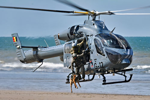 découvrez les hélicoptères h145m en irlande, une flotte moderne et polyvalente conçue pour des missions de secours, de transport et de surveillance. en savoir plus sur leur technologie avancée et leur impact sur les opérations aériennes irlandaises.