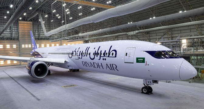 riyadh air annonce le report de son lancement en raison de retards dans la livraison des avions boeing 787. découvrez les détails concernant cette situation et son impact sur les opérations de la compagnie.